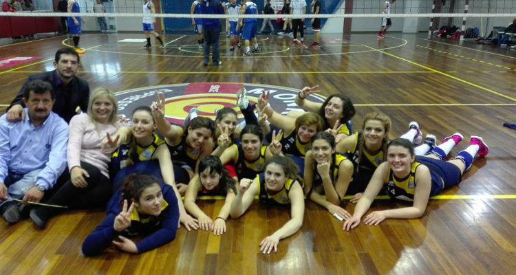 &Mu;&epsilon; &nu;ί&kappa;&epsilon;&sigmaf; &epsilon;&pi;&iota;&sigma;&tau;έ&phi;&omicron;&upsilon;&nu; &sigma;&tau;&eta; &Lambda;ή&mu;&nu;&omicron; &tau;&alpha; &kappa;&omicron;&rho;ί&tau;&sigma;&iota;&alpha; &tau;&omicron;&upsilon; volley | &laquo;&Eta; &mu;ά&chi;&eta;&raquo; &sigma;&upsilon;&nu;&epsilon;&chi;ί&zeta;&epsilon;&tau;&alpha;&iota; &sigma;&tau;&omicron; &kappa;&lambda;&epsilon;&iota;&sigma;&tau;ό &Nu;ί&kappa;&omicron;&sigmaf; &Sigma;&alpha;&mu;&alpha;&rho;ά&sigmaf;