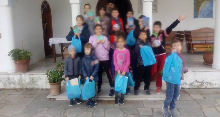 Δώρα στα παιδιά του Αγίου Ευστρατίου από τους Μητροπολίτες Λήμνου και Σύρου (photo)