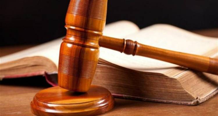 &Delta;&iota;&kappa;&alpha;&sigma;&tau;&iota;&kappa;ά &alpha;&kappa;έ&phi;&alpha;&lambda;&eta; &epsilon;&delta;ώ &kappa;&alpha;&iota; έ&xi;&iota; &mu;ή&nu;&epsilon;&sigmaf; &eta; &Lambda;ή&mu;&nu;&omicron;&sigmaf; (audio)