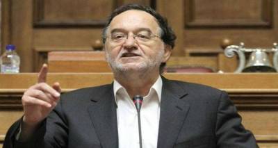 "&Eta; &kappa;&upsilon;&beta;έ&rho;&nu;&eta;&sigma;&eta; &psi;ά&chi;&nu;&epsilon;&iota; &delta;&iota;ά&tau;&rho;&eta;&tau;&alpha; ά&lambda;&lambda;&omicron;&theta;&iota;"