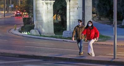 &Kappa;&omicron;&rho;&omega;&nu;&omicron;ϊό&sigmaf;: &Sigma;&tau;&alpha; 2.570 &tau;&alpha; &nu;έ&alpha; &kappa;&rho;&omicron;ύ&sigma;&mu;&alpha;&tau;&alpha; | 506 &omicron;&iota; &delta;&iota;&alpha;&sigma;&omega;&lambda;&eta;&nu;&omega;&mu;έ&nu;&omicron;&iota;, 51 &theta;ά&nu;&alpha;&tau;&omicron;&iota;