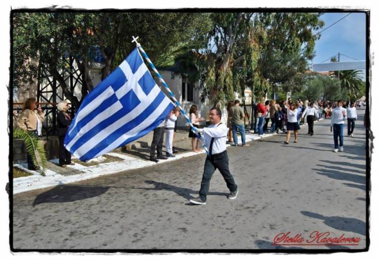 &Mu;&epsilon; &tau;&eta;  &sigma;&upsilon;&mu;&mu;&epsilon;&tau;&omicron;&chi;ή &tau;&omicron;&upsilon; &Epsilon;&iota;&delta;&iota;&kappa;&omicron;ύ &Sigma;&chi;&omicron;&lambda;&epsilon;ί&omicron;&upsilon; &Rho;&epsilon;&pi;&alpha;&nu;&iota;&delta;ί&omicron;&upsilon; &eta; &pi;&alpha;&rho;έ&lambda;&alpha;&sigma;&eta; &sigma;&tau;&omicron; &Mu;&omicron;ύ&delta;&rho;&omicron; (photo)
