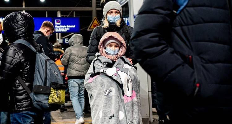 &Pi;ό&lambda;&epsilon;&mu;&omicron;&sigmaf; &sigma;&tau;&eta;&nu; &Omicron;&upsilon;&kappa;&rho;&alpha;&nu;ί&alpha; :  &ldquo; &Omicron; &eta;&theta;&iota;&kappa;ό&sigmaf; &kappa;&alpha;&iota; &pi;&omicron;&lambda;&iota;&tau;&iota;&kappa;ό&sigmaf; &kappa;&upsilon;&nu;&iota;&sigma;&mu;ό&sigmaf; &tau;&omicron;&upsilon; &Pi;&omicron;ύ&tau;&iota;&nu;&rdquo;