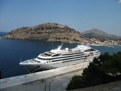 &Sigma;&tau;&eta; &Lambda;ή&mu;&nu;&omicron; &kappa;&alpha;&iota; &pi;ά&lambda;&iota; &tau;&omicron; &kappa;&rho;&omicron;&upsilon;&alpha;&zeta;&iota;&epsilon;&rho;ό&pi;&lambda;&omicron;&iota;&omicron; &laquo;Le Soleal&raquo; (photos)