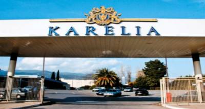 &Omicron; &Kappa;&alpha;&rho;έ&lambda;&iota;&alpha;&sigmaf; &sigma;&pi;ά&epsilon;&iota; &rho;&epsilon;&kappa;ό&rho; &kappa;&alpha;&iota; &mu;&omicron;&iota;&rho;ά&zeta;&epsilon;&iota; 3 &epsilon;&kappa;&alpha;&tau;&omicron;&mu;&mu;ύ&rho;&iota;&alpha; &sigma;&epsilon; &pi;&alpha;&rho;&omicron;&chi;έ&sigmaf; &sigma;&tau;&omicron;&upsilon;&sigmaf; &epsilon;&rho;&gamma;&alpha;&zeta;&omicron;&mu;έ&nu;&omicron;&upsilon;&sigmaf;