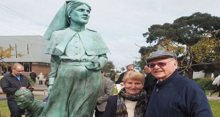 &Tau;&omicron; &tau;&alpha;&xi;ί&delta;&iota; &tau;&omicron;&upsilon; &upsilon;&pi;&alpha;&xi;&iota;&omega;&mu;&alpha;&tau;&iota;&kappa;&omicron;ύ William Davis &sigma;&tau;&eta;&nu; &Kappa;&alpha;&lambda;&lambda;ί&pi;&omicron;&lambda;&eta;