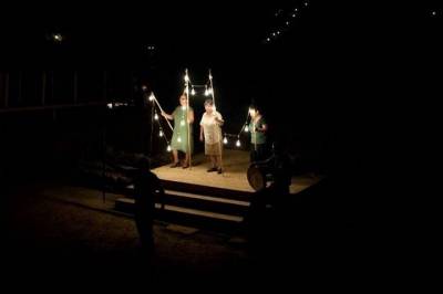 &Mu;ά&gamma;&epsilon;&psi;&epsilon; &tau;&omicron; &kappa;&omicron;&iota;&nu;ό &eta; &pi;&alpha;&rho;ά&sigma;&tau;&alpha;&sigma;&eta; &laquo;&Phi;ί&lambda;&tau;&alpha;&tau;&eta; &Phi;&iota;&lambda;ό&xi;&epsilon;&nu;&omicron;&sigmaf; &Lambda;ή&mu;&nu;&omicron;&sigmaf;&raquo; &sigma;&tau;&omicron; &Alpha;&rho;&chi;&alpha;ί&omicron; &Theta;έ&alpha;&tau;&rho;&omicron; &tau;&eta;&sigmaf; &Eta;&phi;&alpha;&iota;&sigma;&tau;ί&alpha;&sigmaf; (photos)