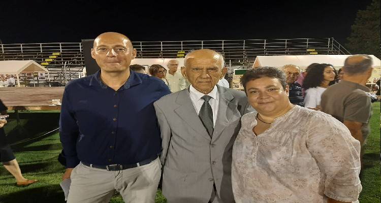 &Alpha;&nu;&tau;&iota;&pi;&rho;&omicron;&sigma;&omega;&pi;&epsilon;ί&alpha; &tau;&omicron;&upsilon; &Delta;ή&mu;&omicron;&upsilon; &Lambda;ή&mu;&nu;&omicron;&upsilon; &sigma;&tau;&eta;&nu; &Kappa;ύ&pi;&rho;&omicron; &gamma;&iota;&alpha; &tau;&eta;&nu; &laquo;&Eta;&mu;έ&rho;&alpha; &Mu;&nu;ή&mu;&eta;&sigmaf; &Lambda;ύ&sigma;&eta;&sigmaf;&raquo;