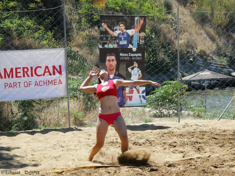 Έ&pi;&epsilon;&sigma;&epsilon; &eta; &alpha;&upsilon;&lambda;&alpha;ί&alpha; &tau;&omicron;&upsilon; &tau;&omicron;&upsilon;&rho;&nu;&omicron;&upsilon;ά beach volley &pi;&omicron;&upsilon; &pi;&rho;&alpha;&gamma;&mu;&alpha;&tau;&omicron;&pi;&omicron;&iota;ή&theta;&eta;&kappa;&epsilon; &sigma;&tau;&eta; &Lambda;ή&mu;&nu;&omicron; &mu;&epsilon; &alpha;&pi;ό&lambda;&upsilon;&tau;&eta; &epsilon;&pi;&iota;&tau;&upsilon;&chi;ί&alpha; (photos)