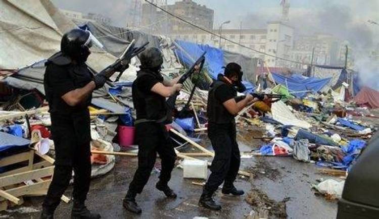 &Sigma;&tau;&eta; &delta;ί&nu;&eta; &epsilon;&mu;&phi;&upsilon;&lambda;ί&omicron;&upsilon; &eta; &Alpha;ί&gamma;&upsilon;&pi;&tau;&omicron;&sigmaf;. &Epsilon;&kappa;&alpha;&tau;ό&mu;&beta;&eta; &nu;&epsilon;&kappa;&rho;ώ&nu; &alpha;&pi;ό &tau;&alpha; &pi;&upsilon;&rho;ά &tau;&omicron;&upsilon; &sigma;&tau;&rho;&alpha;&tau;&omicron;ύ