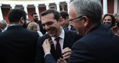 Live: &Mu;&epsilon; &kappa;ό&kappa;&kappa;&iota;&nu;&eta; &gamma;&rho;&alpha;&beta;ά&tau;&alpha; &sigma;&tau;&omicron; &Zeta;ά&pi;&pi;&epsilon;&iota;&omicron; &omicron; &Tau;&sigma;ί&pi;&rho;&alpha;&sigmaf;