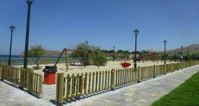 &Gamma;. &Pi;ά&lambda;&lambda;&eta;&sigmaf;: &laquo;200.000&euro; &sigma;&tau;&eta; &Lambda;ή&mu;&nu;&omicron; &kappa;&alpha;&iota; 130.000&euro; &sigma;&tau;&omicron;&nu; Ά&gamma;. &Epsilon;&upsilon;&sigma;&tau;&rho;ά&tau;&iota;&omicron; &gamma;&iota;&alpha; &tau;&iota;&sigmaf; &pi;&alpha;&iota;&delta;&iota;&kappa;έ&sigmaf; &chi;&alpha;&rho;έ&sigmaf;&raquo;