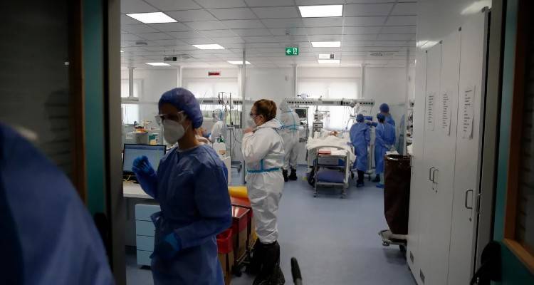 Υπέστη ξανά θρόμβωση ο 35χρονος που είχε εμβολιαστεί με AstraZeneca -Τι λέει ο πατέρας του