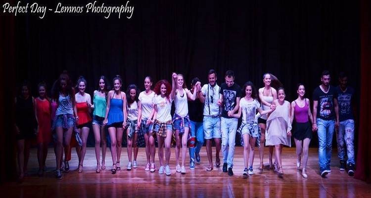 3&eta; &Phi;&omicron;&iota;&tau;&eta;&tau;&iota;&kappa;ή Έ&kappa;&phi;&rho;&alpha;&sigma;&eta;: Έ&rho;&chi;&epsilon;&tau;&alpha;&iota; έ&nu;&alpha; &mu;&omicron;&nu;&alpha;&delta;&iota;&kappa;ό &tau;&rho;&iota;ή&mu;&epsilon;&rho;&omicron; &phi;&epsilon;&sigma;&tau;&iota;&beta;ά&lambda; &alpha;&pi;ό &tau;&omicron;&upsilon;&sigmaf; &phi;&omicron;&iota;&tau;&eta;&tau;έ&sigmaf; &tau;&eta;&sigmaf; &Lambda;ή&mu;&nu;&omicron;&upsilon;