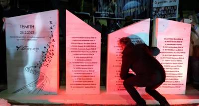 &Eta; &Kappa;&alpha;&iota;&sigma;&alpha;&rho;&iota;&alpha;&nu;ή &tau;ί&mu;&eta;&sigma;&epsilon; &tau;&alpha; 57 &theta;ύ&mu;&alpha;&tau;&alpha; &tau;&omega;&nu; &Tau;&epsilon;&mu;&pi;ώ&nu; &mu;&epsilon; &mu;&nu;&eta;&mu;&epsilon;ί&omicron; -&Sigma;&upsilon;&gamma;&kappa;ί&nu;&eta;&sigma;&eta; &sigma;&tau;&alpha; &epsilon;&gamma;&kappa;&alpha;ί&nu;&iota;&alpha; [&beta;ί&nu;&tau;&epsilon;&omicron; &kappa;&alpha;&iota; &epsilon;&iota;&kappa;ό&nu;&epsilon;&sigmaf;]