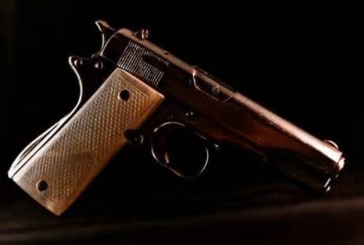 Απίστευτο: Κανένα κόμμα δεν θέλει να απαγορευθεί η οπλοφορία μέσα στη Βουλή