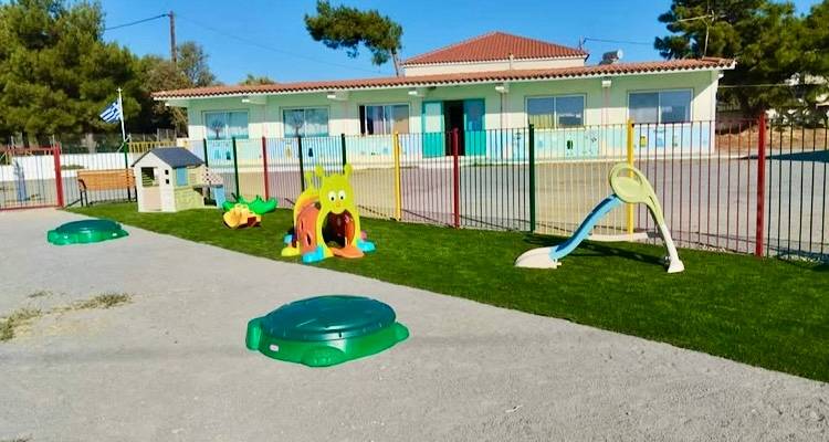 &Omicron; &Alpha;&gamma;&omicron;&rho;&alpha;&sigma;&tau;ό&sigmaf; &Lambda;&alpha;&beta;&delta;&alpha;&rho;ά&sigmaf; &chi;ά&rho;&iota;&sigma;&epsilon; &pi;&alpha;&iota;&chi;&nu;ί&delta;&iota;&alpha; &kappa;&alpha;&iota; &chi;&alpha;&mu;ό&gamma;&epsilon;&lambda;&alpha; &sigma;&tau;&alpha; &pi;&alpha;&iota;&delta;&iota;ά &tau;&omicron;&upsilon; &Nu;&eta;&pi;&iota;&alpha;&gamma;&omega;&gamma;&epsilon;ί&omicron;&upsilon; &Alpha;&tau;&sigma;&iota;&kappa;ή&sigmaf;