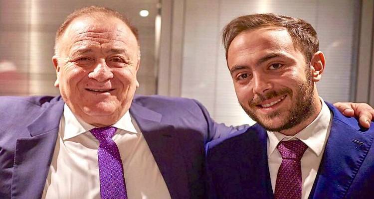 &Pi;. &Mu;&pi;&omicron;ύ&mu;&pi;&omicron;&upsilon;&rho;&alpha;&sigmaf; &sigma;&tau;&omicron; Economist: &laquo;&Delta;ώ&sigma;&tau;&epsilon; &mu;&alpha;&sigmaf; &tau;&eta; &delta;&upsilon;&nu;&alpha;&tau;ό&tau;&eta;&tau;&alpha; &nu;&alpha; &xi;&alpha;&nu;&alpha;&gamma;&omicron;&rho;ά&sigma;&omicron;&upsilon;&mu;&epsilon; &tau;&eta;&nu; &Epsilon;&lambda;&lambda;ά&delta;&alpha;&raquo; (video)