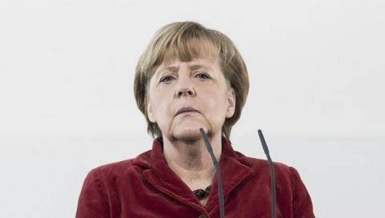 Spiegel: &Mu;έ&rho;&kappa;&epsilon;&lambda; &kappa;&alpha;&iota; &Sigma;ό&iota;&mu;&pi;&lambda;&epsilon; &phi;έ&rho;&epsilon;&tau;&alpha;&iota; &nu;&alpha; &delta;&upsilon;&sigma;&alpha;&rho;έ&sigma;&tau;&eta;&sigma;&epsilon; &omicron; &Nu;&tau;&rho;ά&gamma;&kappa;&iota;
