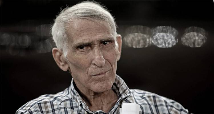 &Epsilon;&phi;&upsilon;&gamma;&epsilon; &alpha;&pi;ό &tau;&eta; &zeta;&omega;ή &omicron; &theta;&rho;ύ&lambda;&omicron;&sigmaf; &tau;&eta;&sigmaf; &Alpha;&Epsilon;&Kappa; &Sigma;&tau;έ&lambda;&iota;&omicron;&sigmaf; &Sigma;&epsilon;&rho;&alpha;&phi;&epsilon;ί&delta;&eta;&sigmaf;