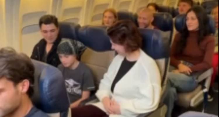 &Mu;&iota;&alpha; &sigma;&upsilon;&gamma;&kappa;&lambda;&omicron;&nu;&iota;&sigma;&tau;&iota;&kappa;ή &sigma;&tau;&iota;&gamma;&mu;ή &gamma;&iota;&alpha; έ&nu;&alpha; &mu;&iota;&kappa;&rho;ό &alpha;&gamma;ό&rho;&iota; &mu;&epsilon; &kappa;&alpha;&rho;&kappa;ί&nu;&omicron;, &mu;έ&sigma;&alpha; &sigma;&epsilon; έ&nu;&alpha; &alpha;&epsilon;&rho;&omicron;&pi;&lambda;ά&nu;&omicron; (video)