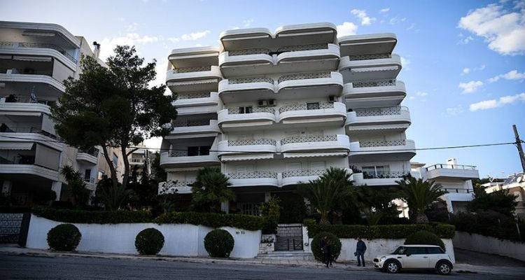 &laquo;&Beta;ά&lambda;&alpha;&mu;&epsilon; &sigma;&tau;&omicron; &chi;έ&rho;&iota; &tau;&eta;&nu; &kappa;ό&kappa;&alpha; &tau;&omega;&nu; &Chi;&rho;&iota;&sigma;&tau;&omicron;&upsilon;&gamma;έ&nu;&nu;&omega;&nu;&raquo; &lambda;έ&nu;&epsilon; &omicron;&iota; &alpha;&sigma;&tau;&upsilon;&nu;&omicron;&mu;&iota;&kappa;&omicron;ί &gamma;&iota;&alpha; &tau;&alpha; 135 &kappa;&iota;&lambda;ά &kappa;&omicron;&kappa;&alpha;ΐ&nu;&eta;&sigmaf;
