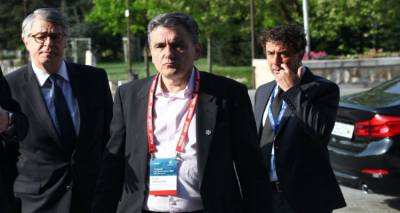 &Kappa;&lambda;&epsilon;&iota;&delta;ώ&nu;&epsilon;&iota; &sigma;ή&mu;&epsilon;&rho;&alpha; &sigma;&tau;&omicron; Eurogroup &eta; &pi;&omicron;&lambda;&upsilon;&epsilon;&tau;ή&sigmaf; &lambda;&iota;&tau;ό&tau;&eta;&tau;&alpha; &mu;&epsilon; &mu;&iota;&kappa;&rho;ό &kappa;&alpha;&lambda;ά&theta;&iota; &gamma;&iota;&alpha; &tau;&omicron; &chi;&rho;έ&omicron;&sigmaf;