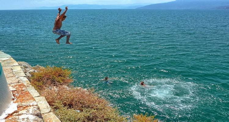 &Alpha;ί&theta;&rho;&iota;&omicron;&sigmaf; &omicron; &kappa;&alpha;&iota;&rho;ό&sigmaf; &sigma;ή&mu;&epsilon;&rho;&alpha;