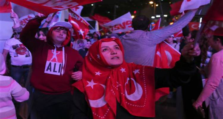 &laquo;&Phi;&tau;&omega;&chi;ό&raquo; &nu;&alpha;&iota; &sigma;&tau;&omicron;&nu; &Epsilon;&rho;&nu;&tau;&omicron;&gamma;ά&nu; &tau;&omicron; &alpha;&pi;&omicron;&tau;έ&lambda;&epsilon;&sigma;&mu;&alpha; &tau;&omicron;&upsilon; &delta;&eta;&mu;&omicron;&psi;&eta;&phi;ί&sigma;&mu;&alpha;&tau;&omicron;&sigmaf;