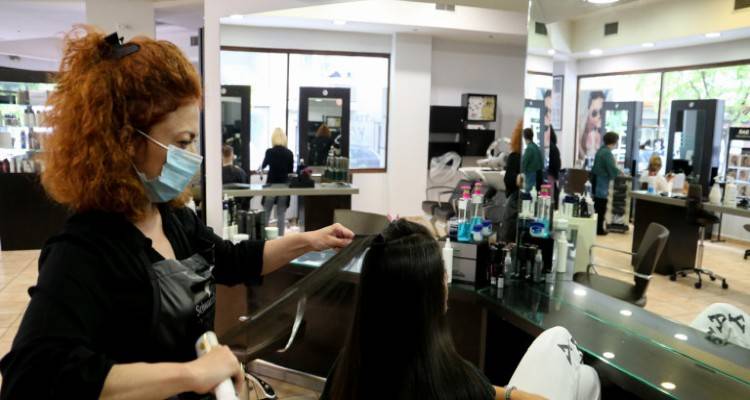 «Βροχή» αιτήσεων για την επιστρεπτέα προκαταβολή | Ολοι οι νέοι δικαιούχοι, ανάμεσά τους ταξί και περίπτερα