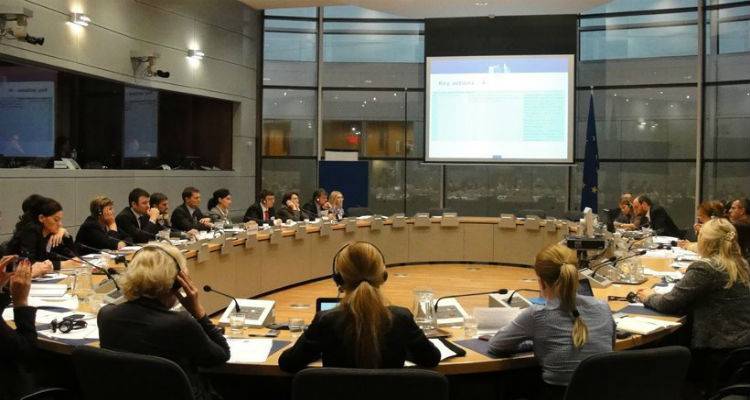 &Kappa;&lambda;ί&mu;&alpha; &alpha;&nu;&eta;&sigma;&upsilon;&chi;ί&alpha;&sigmaf; &sigma;&tau;&omicron; &alpha;&pi;&omicron;&psi;&iota;&nu;ό EuroWorking Group &pi;&alpha;&rho;ά &tau;&eta; &mu;&alpha;&gamma;&iota;&kappa;ή &epsilon;&iota;&kappa;ό&nu;&alpha; &Tau;&sigma;&alpha;&kappa;&alpha;&lambda;ώ&tau;&omicron;&upsilon;