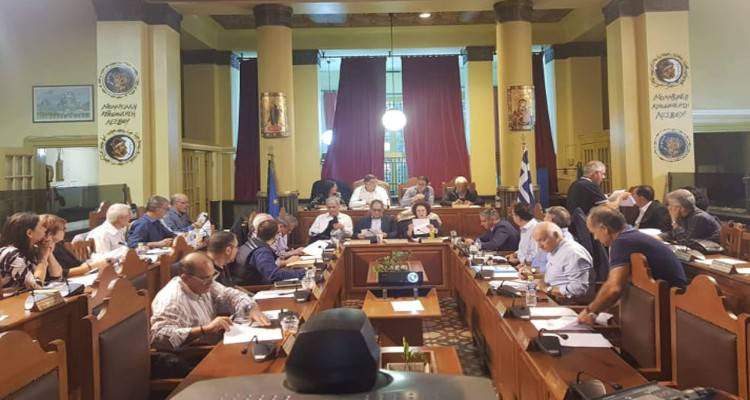 Ομοβροντία κριτικής για το «φιάσκο» του Περιφερειακού Συμβουλίου για το Προσφυγικό