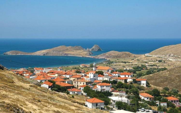 &Lambda;ή&mu;&nu;&omicron;&sigmaf;: &Tau;&alpha;&xi;ί&delta;&iota; &laquo;&sigma;&tau;&eta;&nu; ά&kappa;&rho;&eta; &tau;&omicron;&upsilon; &Alpha;&iota;&gamma;&alpha;ί&omicron;&upsilon;&raquo; &alpha;&pi;ό &tau;&eta;&nu; &laquo;&Kappa;&alpha;&theta;&eta;&mu;&epsilon;&rho;&iota;&nu;ή&raquo;