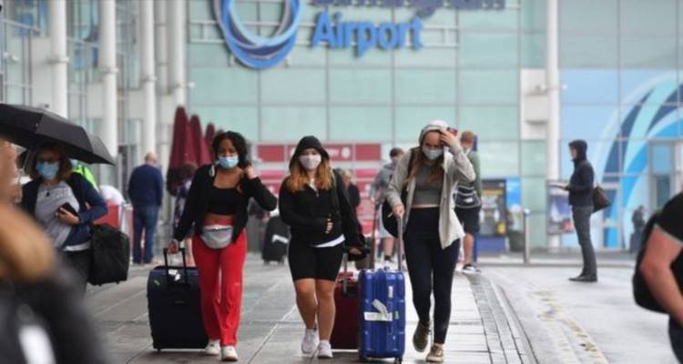 Προειδοποίηση Τζόνσον: Υπάρχουν ενδείξεις δεύτερου κύματος κορονοϊού στην Ευρώπη