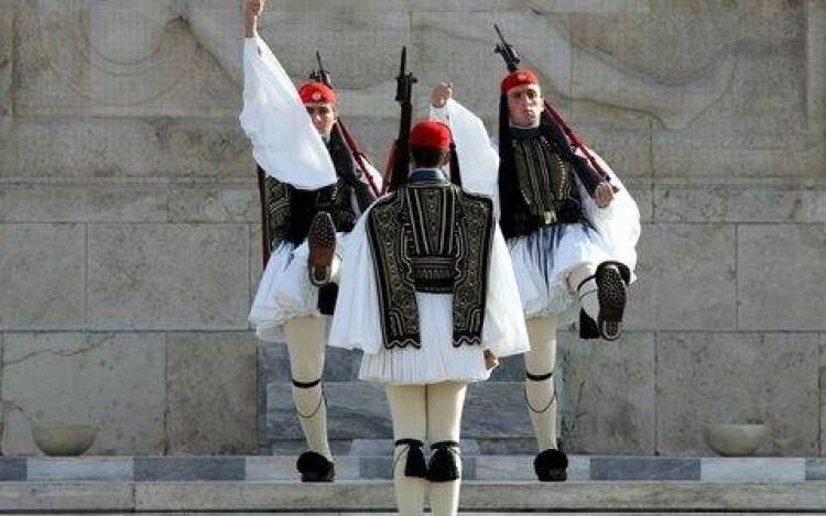 BBC: &Sigma;&upsilon;&nu;&alpha;&nu;&tau;ώ&nu;&tau;&alpha;&sigmaf; &tau;&omicron;&upsilon;&sigmaf; &alpha;&gamma;έ&rho;&omega;&chi;&omicron;&upsilon;&sigmaf; &Epsilon;&lambda;&lambda;&eta;&nu;&epsilon;&sigmaf; &tau;&sigma;&omicron;&lambda;&iota;ά&delta;&epsilon;&sigmaf;