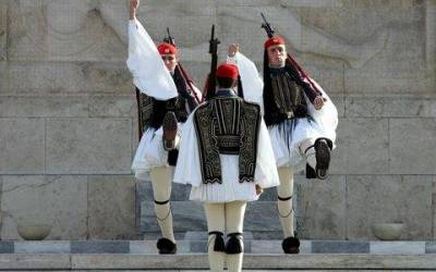 BBC: &Sigma;&upsilon;&nu;&alpha;&nu;&tau;ώ&nu;&tau;&alpha;&sigmaf; &tau;&omicron;&upsilon;&sigmaf; &alpha;&gamma;έ&rho;&omega;&chi;&omicron;&upsilon;&sigmaf; &Epsilon;&lambda;&lambda;&eta;&nu;&epsilon;&sigmaf; &tau;&sigma;&omicron;&lambda;&iota;ά&delta;&epsilon;&sigmaf;