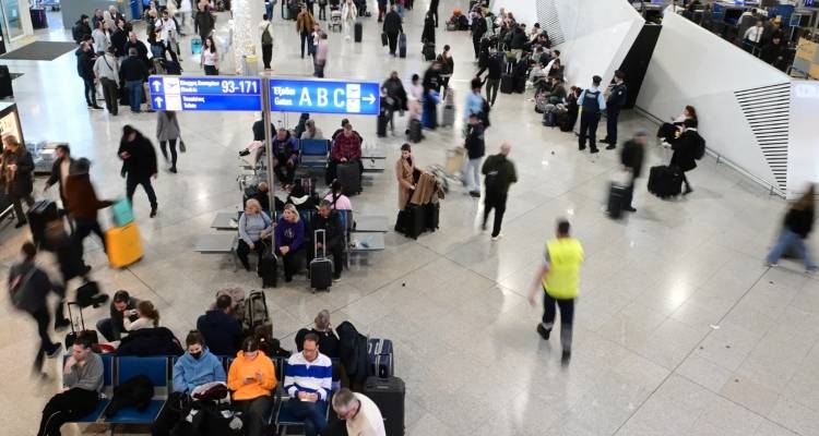 E&pi;&alpha;&nu;&alpha;&pi;&alpha;&tau;&rho;ί&sigma;&tau;&eta;&kappa;&alpha;&nu; &omicron;&iota; &pi;&rho;ώ&tau;&omicron;&iota; 162 Έ&lambda;&lambda;&eta;&nu;&epsilon;&sigmaf; &alpha;&pi;ό &tau;&eta; &Mu;έ&sigma;&eta; &Alpha;&nu;&alpha;&tau;&omicron;&lambda;ή -&Omicron;&delta;&iota;&kappa;ώ&sigmaf; &kappa;&alpha;&iota; &mu;&epsilon; &pi;&tau;ή&sigma;&epsilon;&iota;&sigmaf;, &pi;ώ&sigmaf; &gamma;ύ&rho;&iota;&sigma;&alpha;&nu; &pi;ί&sigma;&omega; &alpha;&pi;ό &tau;&eta;&nu; &epsilon;&mu;&pi;ό&lambda;&epsilon;&mu;&eta; &pi;&epsilon;&rho;&iota;&omicron;&chi;ή
