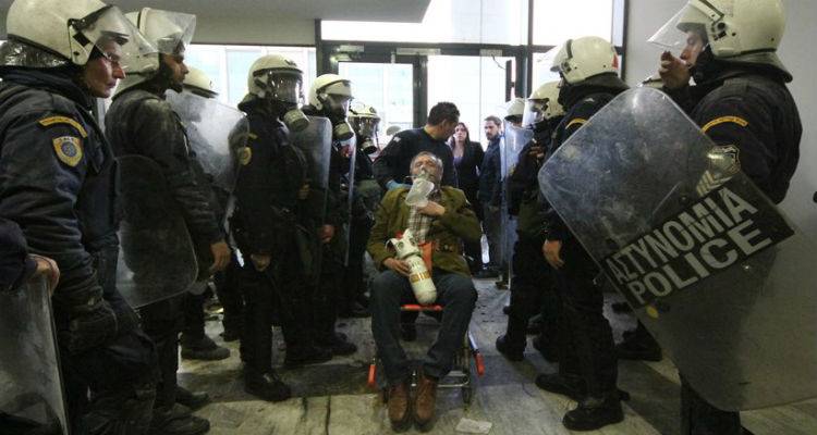 &Pi;&lambda;&epsilon;&iota;&sigma;&tau;&eta;&rho;&iota;&alpha;&sigma;&mu;&omicron;ί: &Mu;&epsilon; &Mu;&Alpha;&Tau; &kappa;&alpha;&iota; &chi;&eta;&mu;&iota;&kappa;ά &beta;&gamma;ή&kappa;&alpha;&nu; &laquo;&sigma;&tau;&omicron; &sigma;&phi;&upsilon;&rho;ί&raquo; &omicron;&iota; &pi;&rho;ώ&tau;&epsilon;&sigmaf; &kappa;&alpha;&tau;&omicron;&iota;&kappa;ί&epsilon;&sigmaf;