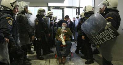 &Pi;&lambda;&epsilon;&iota;&sigma;&tau;&eta;&rho;&iota;&alpha;&sigma;&mu;&omicron;ί: &Mu;&epsilon; &Mu;&Alpha;&Tau; &kappa;&alpha;&iota; &chi;&eta;&mu;&iota;&kappa;ά &beta;&gamma;ή&kappa;&alpha;&nu; &laquo;&sigma;&tau;&omicron; &sigma;&phi;&upsilon;&rho;ί&raquo; &omicron;&iota; &pi;&rho;ώ&tau;&epsilon;&sigmaf; &kappa;&alpha;&tau;&omicron;&iota;&kappa;ί&epsilon;&sigmaf;