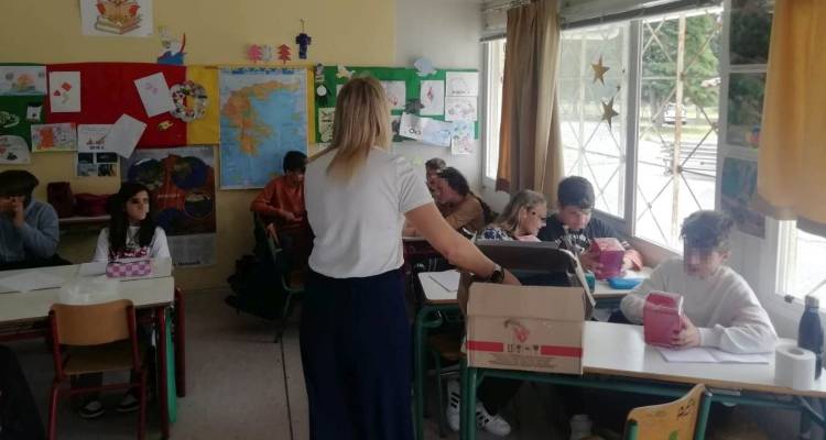 &Omicron;&iota; &mu;&alpha;&theta;&eta;&tau;έ&sigmaf; &sigma;&epsilon; &Lambda;έ&sigma;&beta;&omicron;, &Lambda;ή&mu;&nu;&omicron; &kappa;&alpha;&iota; &Alpha;&gamma;. &Epsilon;&upsilon;&sigma;&tau;&rho;ά&tau;&iota;&omicron; &mu;&upsilon;ή&theta;&eta;&kappa;&alpha;&nu; &sigma;&tau;&alpha; &mu;&upsilon;&sigma;&tau;&iota;&kappa;ά &tau;&eta;&sigmaf; &chi;&rho;&eta;&mu;&alpha;&tau;&omicron;&omicron;&iota;&kappa;&omicron;&nu;&omicron;&mu;&iota;&kappa;ή&sigmaf; &epsilon;&kappa;&pi;&alpha;ί&delta;&epsilon;&upsilon;&sigma;&eta;&sigmaf;