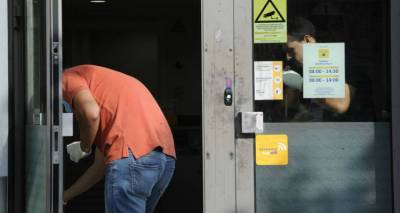 &Lambda;&eta;&sigma;&tau;&epsilon;ί&alpha; &sigma;&epsilon; &tau;&rho;ά&pi;&epsilon;&zeta;&alpha; &sigma;&tau;&eta;&nu; &Theta;&epsilon;&sigma;&sigma;&alpha;&lambda;&omicron;&nu;ί&kappa;&eta;