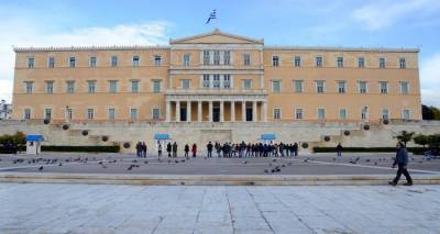 &Alpha;&pi;&omicron;&lambda;ύ&theta;&eta;&kappa;&alpha;&nu; &epsilon;&pi;&tau;ά &upsilon;&pi;ά&lambda;&lambda;&eta;&lambda;&omicron;&iota; &tau;&eta;&sigmaf; &Beta;&omicron;&upsilon;&lambda;ή&sigmaf; &gamma;&iota;&alpha; &pi;&lambda;&alpha;&sigma;&tau;ά &pi;&tau;&upsilon;&chi;ί&alpha;