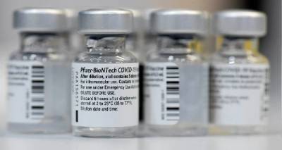 &Epsilon;&mu;&beta;ό&lambda;&iota;&omicron; Pfizer: &Omicron; &Epsilon;&Mu;&Alpha; &alpha;&xi;&iota;&omicron;&lambda;&omicron;&gamma;&epsilon;ί &tau;&eta;&nu; &alpha;ί&tau;&eta;&sigma;&eta; &gamma;&iota;&alpha; &alpha;&nu;&alpha;&mu;&nu;&eta;&sigma;&tau;&iota;&kappa;ή &delta;ό&sigma;&eta; &sigma;&epsilon; &epsilon;&phi;ή&beta;&omicron;&upsilon;&sigmaf; &eta;&lambda;&iota;&kappa;ί&alpha;&sigmaf; 12-15 &epsilon;&tau;ώ&nu;