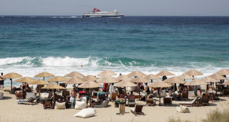 Παραλίες και εκκλησίες το νέο τεστ για την άρση μέτρων | Οι νέοι κανόνες, πού χρειάζεται προσοχή