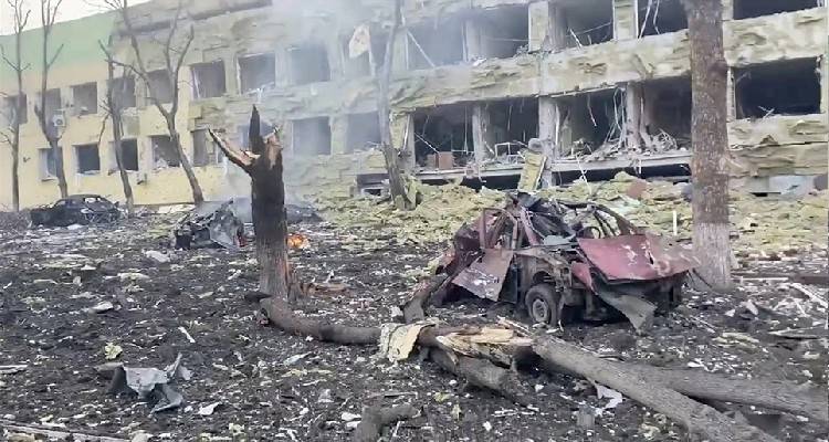 &Pi;ό&lambda;&epsilon;&mu;&omicron;&sigmaf; &sigma;&tau;&eta;&nu; &Omicron;&upsilon;&kappa;&rho;&alpha;&nu;ί&alpha;: Έ&xi;&iota; &chi;&iota;&lambda;&iota;ό&mu;&epsilon;&tau;&rho;&alpha; έ&xi;&omega; &alpha;&pi;ό &tau;&eta; &Mu;&alpha;&rho;&iota;&omicron;ύ&pi;&omicron;&lambda;&eta; &omicron;&iota; &Rho;ώ&sigma;&omicron;&iota; | &Gamma;&iota;&alpha; &epsilon;&iota;&sigma;&beta;&omicron;&lambda;ή &tau;&eta;&sigmaf; &Lambda;&epsilon;&upsilon;&kappa;&omicron;&rho;&omega;&sigma;ί&alpha;&sigmaf; &pi;&rho;&omicron;&epsilon;&tau;&omicron;&iota;&mu;ά&zeta;&omicron;&nu;&tau;&alpha;&iota; &omicron;&iota; &Omicron;&upsilon;&kappa;&rho;&alpha;&nu;&omicron;ί