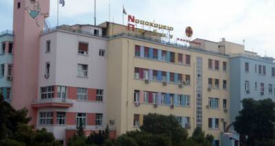 &Beta;&gamma;ή&kappa;&epsilon; &alpha;&pi;ό &tau;&eta;&nu; &epsilon;&nu;&tau;&alpha;&tau;&iota;&kappa;ή &eta; 8&chi;&rho;&omicron;&nu;&eta; &Alpha;&lambda;&epsilon;&xi;ί&alpha; &pi;&omicron;&upsilon; &epsilon;ί&chi;&epsilon; &tau;&rho;&alpha;&upsilon;&mu;&alpha;&tau;&iota;&sigma;&tau;&epsilon;ί &alpha;&pi;ό &alpha;&delta;έ&sigma;&pi;&omicron;&tau;&eta; &sigma;&phi;&alpha;ί&rho;&alpha; &tau;&omicron; &Pi;ά&sigma;&chi;&alpha;