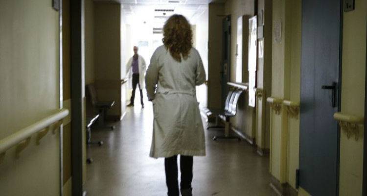 &Tau;&rho;&alpha;&gamma;&omega;&delta;ί&alpha; &sigma;&tau;&eta;&nu; &Kappa;&rho;ή&tau;&eta;: &Alpha;&phi;&eta;&sigma;&epsilon; &tau;&eta;&nu; &tau;&epsilon;&lambda;&epsilon;&upsilon;&tau;&alpha;ί&alpha; &tau;&omicron;&upsilon; &pi;&nu;&omicron;ή &omicron; 8&chi;&rho;&omicron;&nu;&omicron;&sigmaf; &pi;&omicron;&upsilon; &upsilon;&pi;έ&sigma;&tau;&eta; &alpha;&nu;&alpha;&kappa;&omicron;&pi;ή