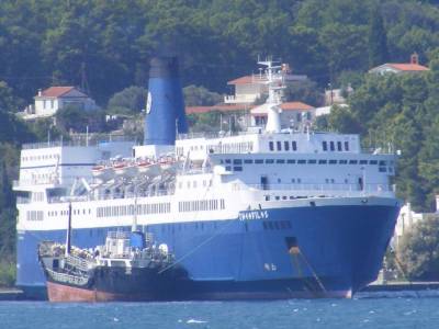 &Eta; &kappa;&omicron;&rho;&omicron;ϊ&delta;ί&alpha; &sigma;&upsilon;&nu;&epsilon;&chi;ί&zeta;&epsilon;&tau;&alpha;&iota; | &Alpha;&nu;&epsilon;&kappa;&tau;έ&lambda;&epsilon;&sigma;&tau;&omicron; &kappa;&alpha;&iota; &tau;&omicron; &alpha;&upsilon;&rho;&iota;&alpha;&nu;ό &delta;&rho;&omicron;&mu;&omicron;&lambda;ό&gamma;&iota;&omicron; &tau;&omicron;&upsilon; &laquo;&Theta;&epsilon;ό&phi;&iota;&lambda;&omicron;&sigmaf;&raquo;