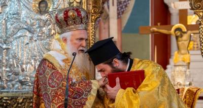 &Chi;&epsilon;&iota;&rho;&omicron;&tau;&omicron;&nu;ί&alpha; &Pi;&rho;&epsilon;&sigma;&beta;&upsilon;&tau;έ&rho;&omicron;&upsilon; &sigma;&tau;&eta; &Lambda;ή&mu;&nu;&omicron;: &Sigma;&epsilon; &kappa;&lambda;ί&mu;&alpha; &beta;&alpha;&theta;&iota;ά&sigmaf; &sigma;&upsilon;&gamma;&kappa;ί&nu;&eta;&sigma;&eta;&sigmaf; &eta; &epsilon;&iota;&sigmaf; &Pi;&rho;&epsilon;&sigma;&beta;ύ&tau;&epsilon;&rho;&omicron;&nu; &chi;&epsilon;&iota;&rho;&omicron;&tau;&omicron;&nu;ί&alpha; &kappa;&alpha;&iota; &eta; &chi;&epsilon;&iota;&rho;&omicron;&theta;&epsilon;&sigma;ί&alpha; &tau;&omicron;&upsilon; &pi;. &Eta;&lambda;ί&alpha; &Mu;&iota;&chi;&alpha;&eta;&lambda;ί&delta;&eta;