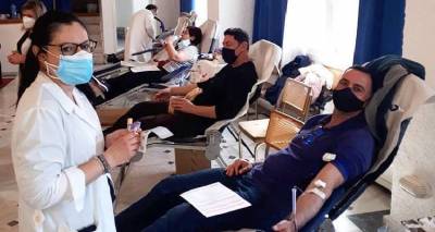 &Omicron; &Sigma;ύ&lambda;&lambda;&omicron;&gamma;&omicron;&sigmaf; &Epsilon;&theta;&epsilon;&lambda;&omicron;&nu;&tau;ώ&nu; &Alpha;&iota;&mu;&omicron;&delta;&omicron;&tau;ώ&nu; &Lambda;ή&mu;&nu;&omicron;&upsilon; &laquo;20 &chi;&rho;ό&nu;&iota;&alpha; &pi;&rho;&omicron;&sigma;&phi;&omicron;&rho;ά&sigmaf;: &Sigma;&alpha;&sigmaf; &epsilon;&upsilon;&chi;&alpha;&rho;&iota;&sigma;&tau;&omicron;ύ&mu;&epsilon; &alpha;&iota;&mu;&omicron;&delta;ό&tau;&epsilon;&sigmaf;&raquo;